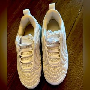 Nike Kids size 1 Y Airmax